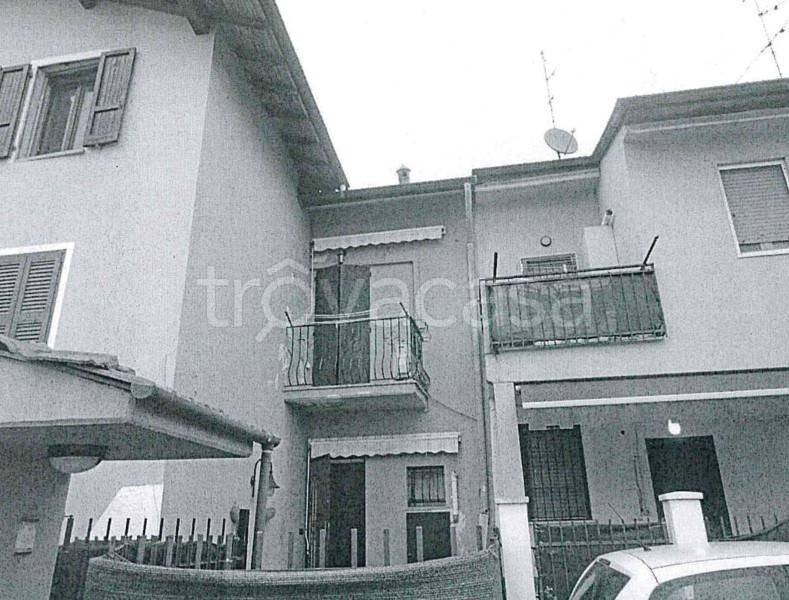 casa indipendente in vendita a Lacchiarella in zona Mettone