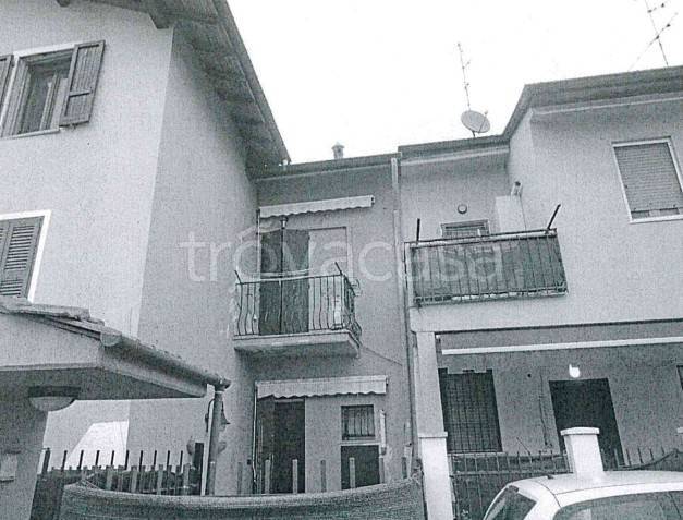 casa indipendente in vendita a Lacchiarella in zona Mettone