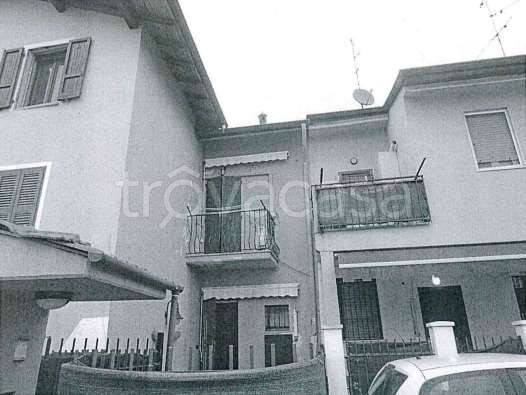 appartamento in vendita a Lacchiarella in zona Mettone