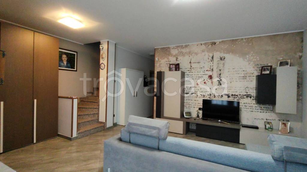 casa indipendente in vendita a Lacchiarella