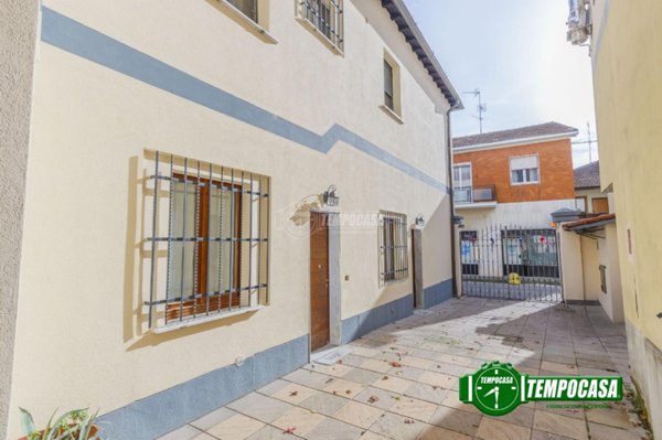 casa indipendente in vendita a Lacchiarella
