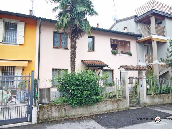 casa indipendente in vendita a Lacchiarella