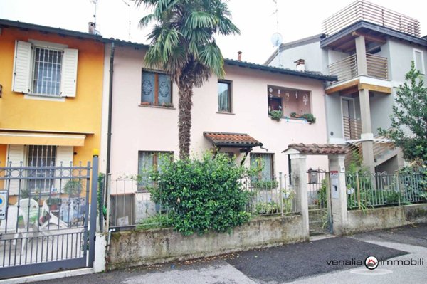 casa indipendente in vendita a Lacchiarella