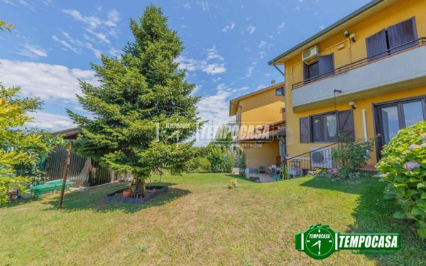 casa indipendente in vendita a Lacchiarella in zona Casirate Olona