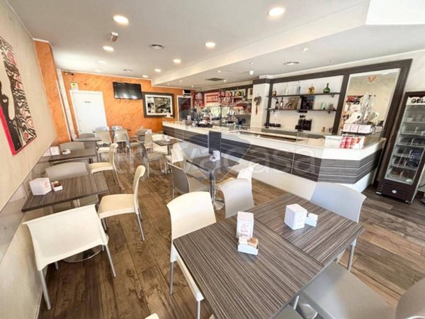 negozio in vendita a Lacchiarella