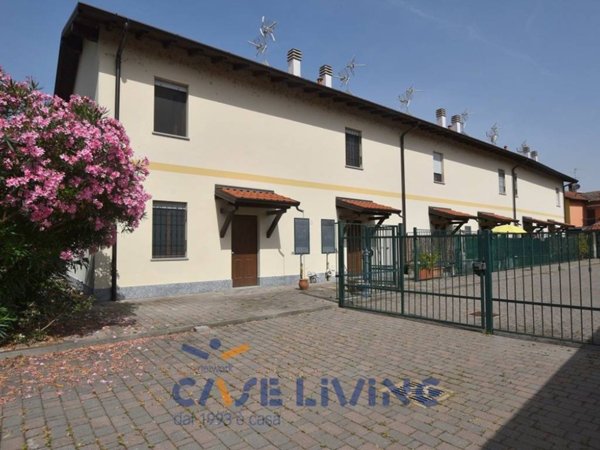 casa indipendente in vendita a Lacchiarella in zona Mettone