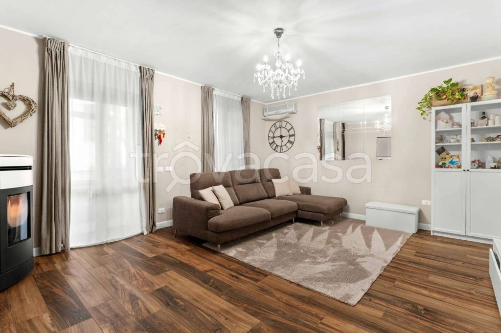 casa indipendente in vendita a Lacchiarella