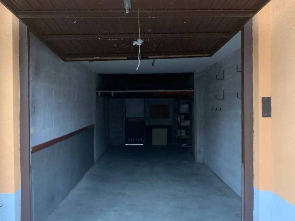 locale di sgombero in vendita a Lacchiarella