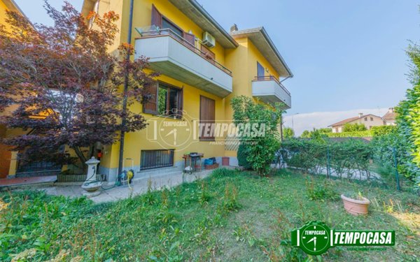 casa indipendente in vendita a Lacchiarella in zona Casirate Olona