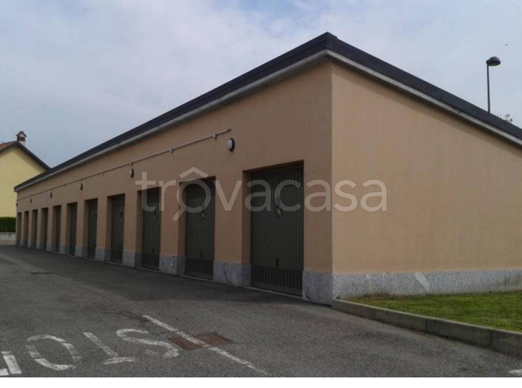 terreno edificabile in vendita a Lacchiarella