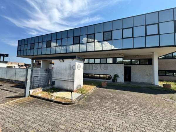 capannone in vendita a Lacchiarella