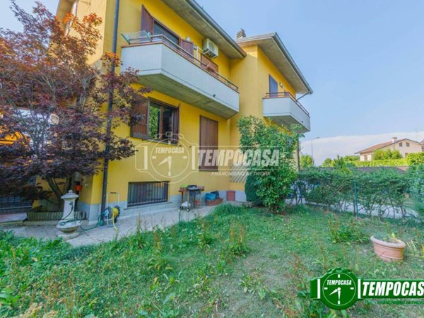 casa indipendente in vendita a Lacchiarella in zona Casirate Olona