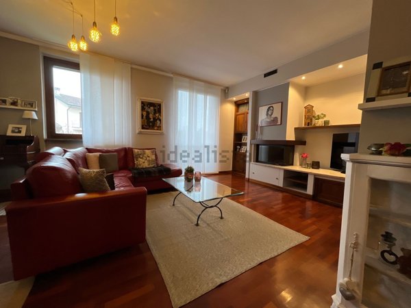 casa indipendente in vendita a Lacchiarella in zona Casirate Olona