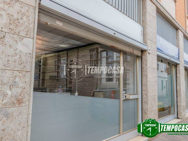 negozio in vendita a Lacchiarella