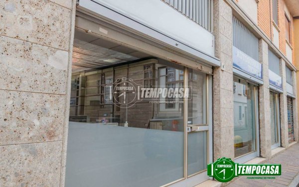 negozio in vendita a Lacchiarella in zona Mettone