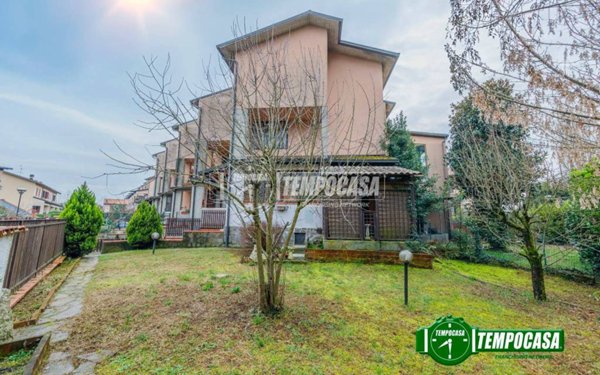 casa indipendente in vendita a Lacchiarella in zona Mettone