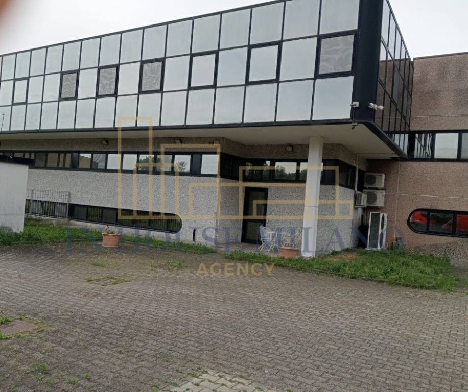 locale commerciale in vendita a Lacchiarella in zona Mettone