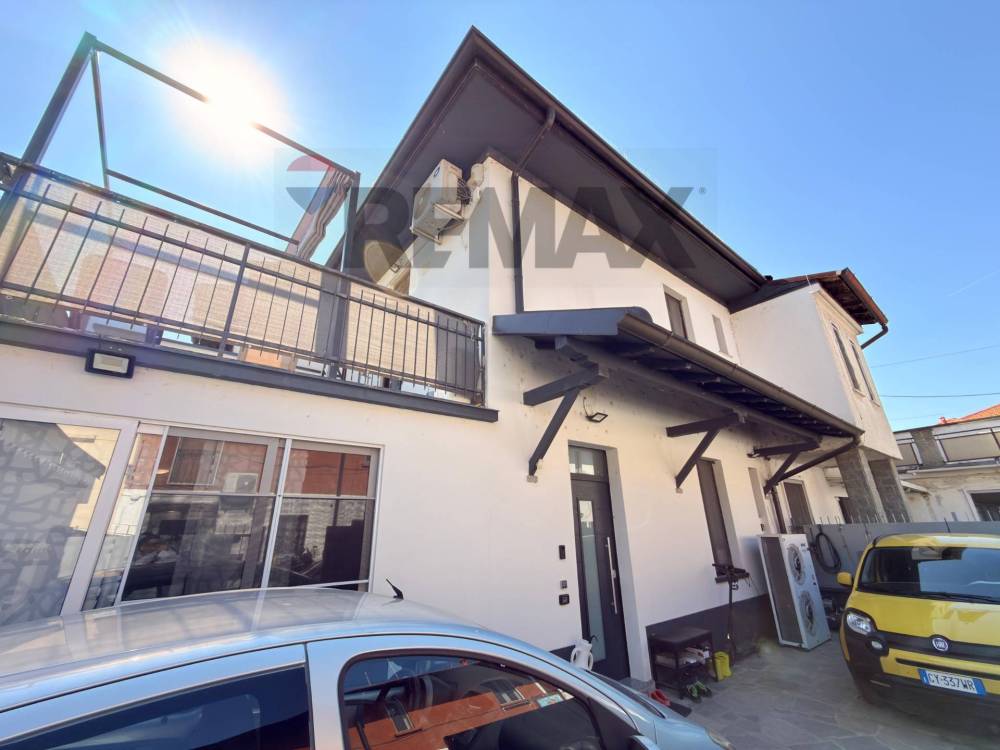 casa indipendente in vendita a Lacchiarella in zona Mettone