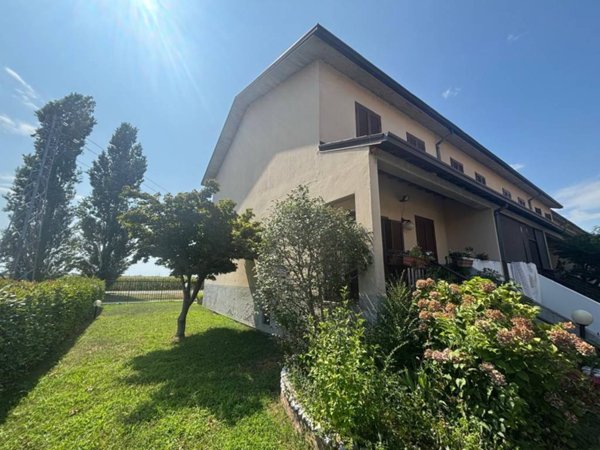 casa indipendente in vendita a Lacchiarella in zona Mettone