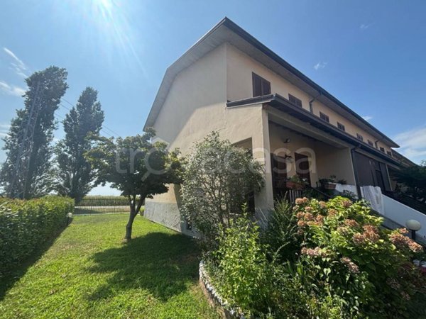 casa indipendente in vendita a Lacchiarella in zona Mettone