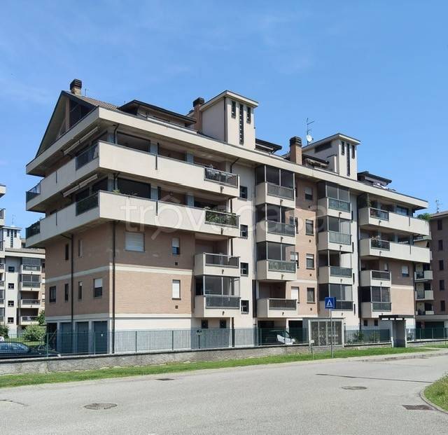 appartamento in vendita a Lacchiarella in zona Mettone