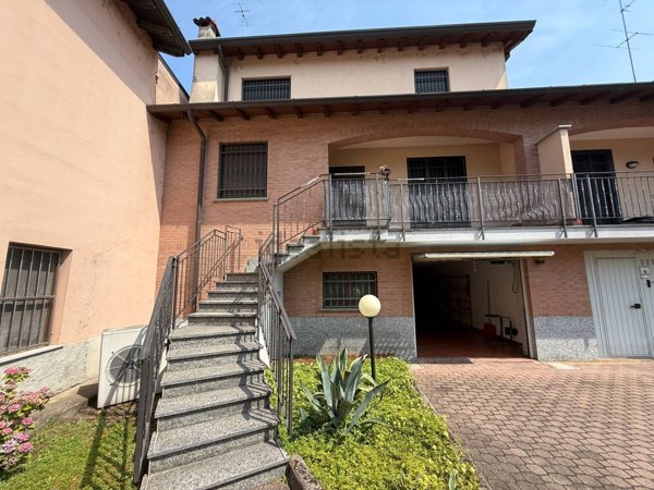 appartamento in vendita a Lacchiarella