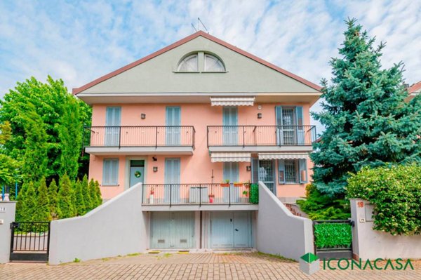 casa indipendente in vendita a Lacchiarella in zona Mettone
