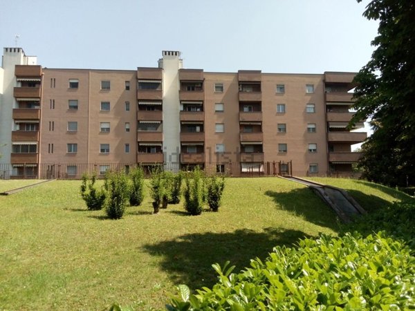 appartamento in vendita a Lacchiarella in zona Mettone