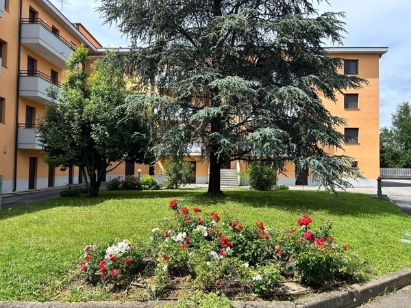 appartamento in vendita a Lacchiarella in zona Mettone