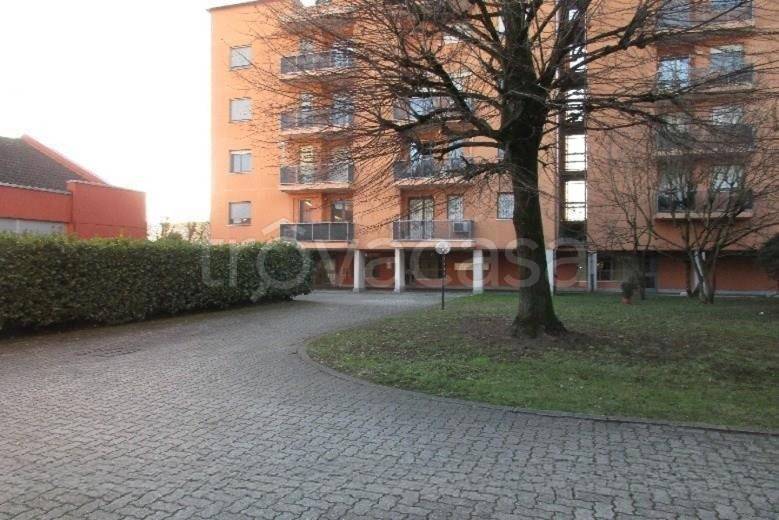 appartamento in vendita a Lacchiarella in zona Mettone