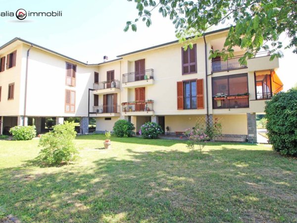 appartamento in vendita a Lacchiarella in zona Mettone