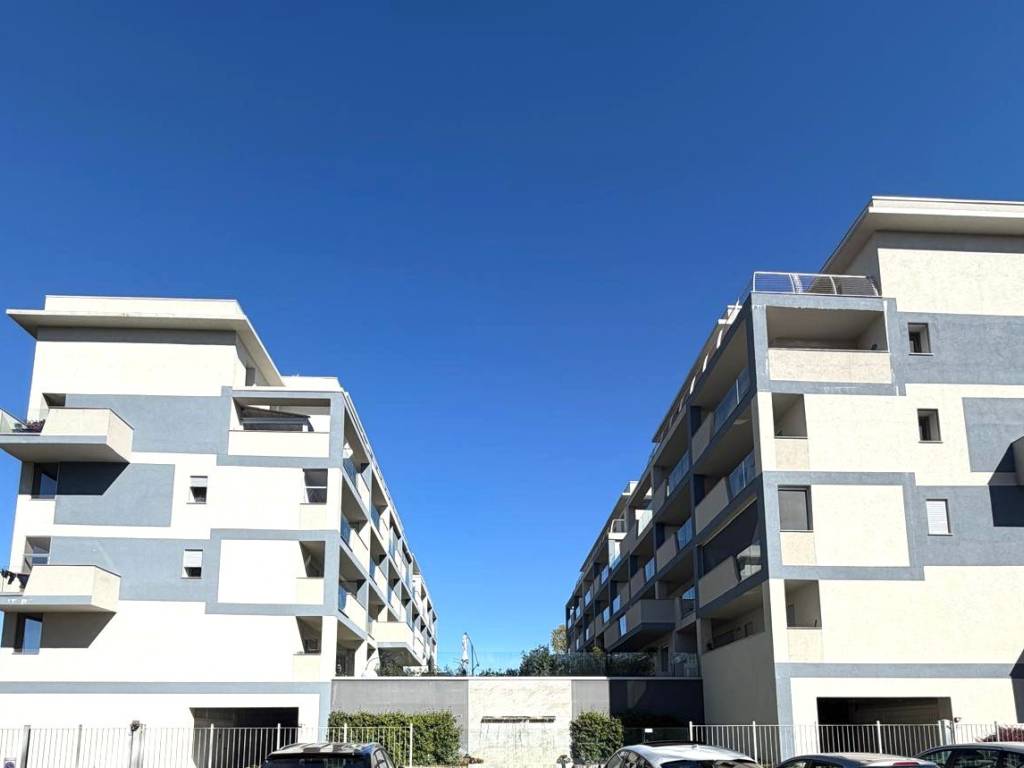 appartamento in vendita a Lacchiarella in zona Mettone