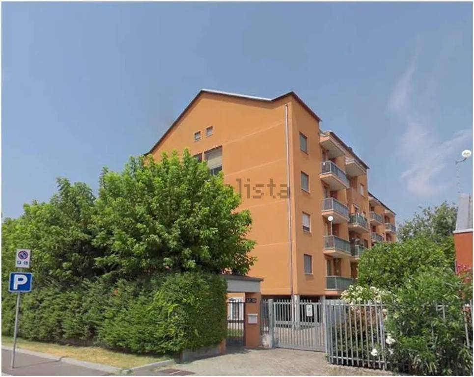appartamento in vendita a Lacchiarella in zona Mettone