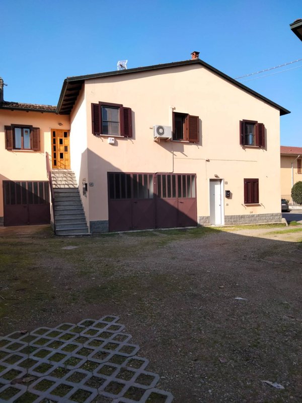 casa indipendente in vendita a Lacchiarella in zona Mettone