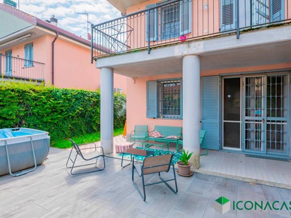 casa indipendente in vendita a Lacchiarella in zona Mettone