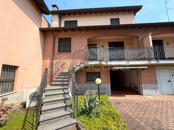appartamento in vendita a Lacchiarella in zona Mettone
