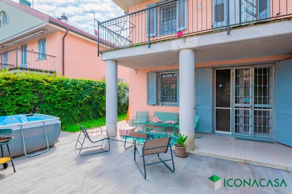 casa indipendente in vendita a Lacchiarella in zona Mettone