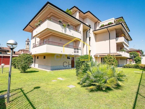 appartamento in vendita a Lacchiarella in zona Mettone