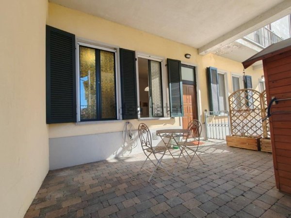 appartamento in vendita a Lacchiarella in zona Mettone