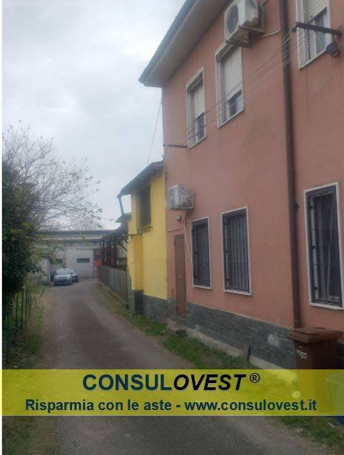 casa indipendente in vendita a Lacchiarella in zona Casirate Olona