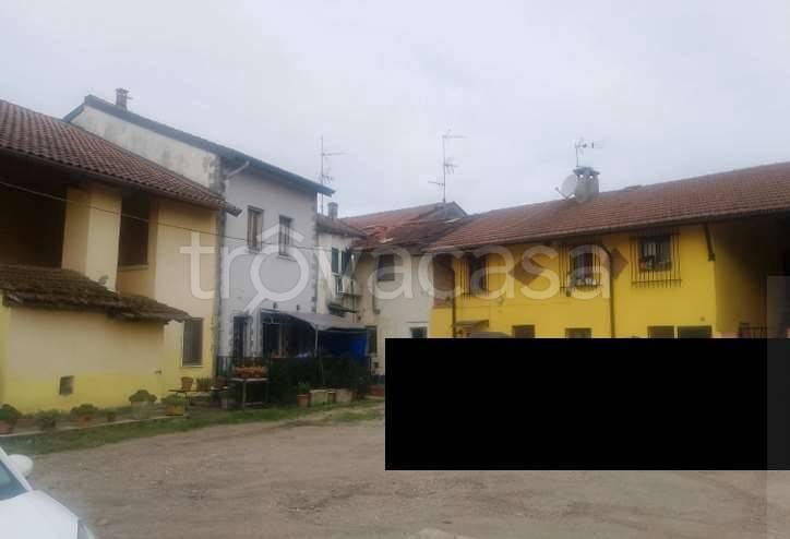 appartamento in vendita a Lacchiarella in zona Casirate Olona