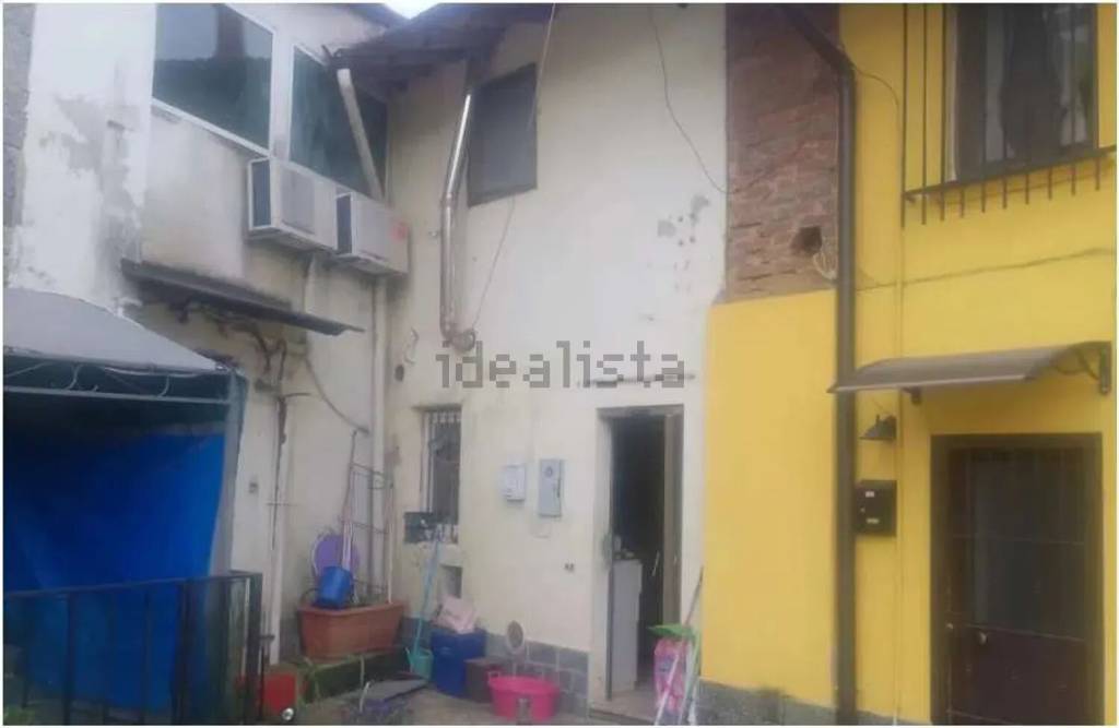 casa indipendente in vendita a Lacchiarella in zona Casirate Olona