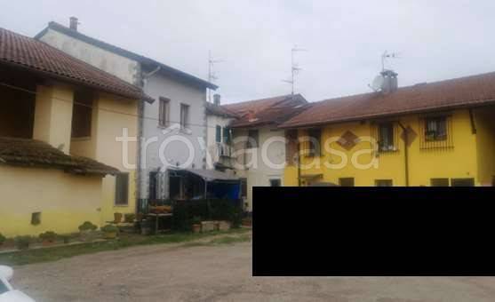 casa indipendente in vendita a Lacchiarella in zona Casirate Olona
