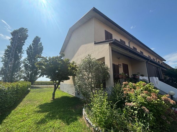 casa indipendente in vendita a Lacchiarella in zona Mettone