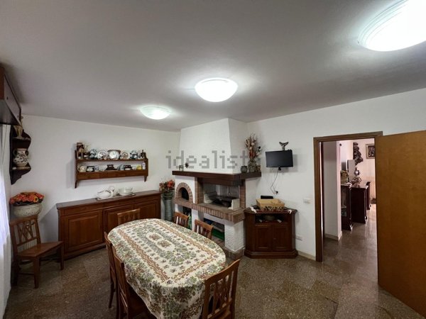 appartamento in vendita a Lacchiarella in zona Mettone