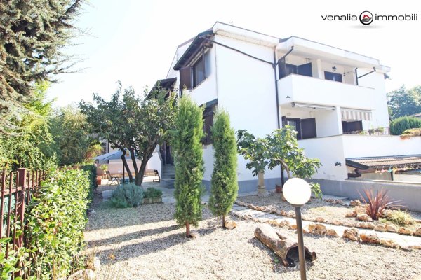 casa indipendente in vendita a Lacchiarella in zona Mettone