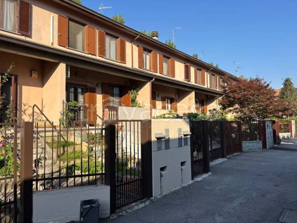casa indipendente in vendita a Lacchiarella in zona Mettone