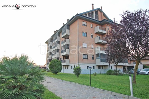 appartamento in vendita a Lacchiarella in zona Mettone