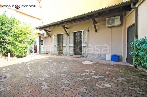 appartamento in vendita a Lacchiarella in zona Mettone