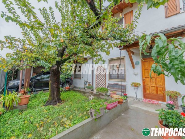 casa indipendente in vendita a Lacchiarella in zona Casirate Olona